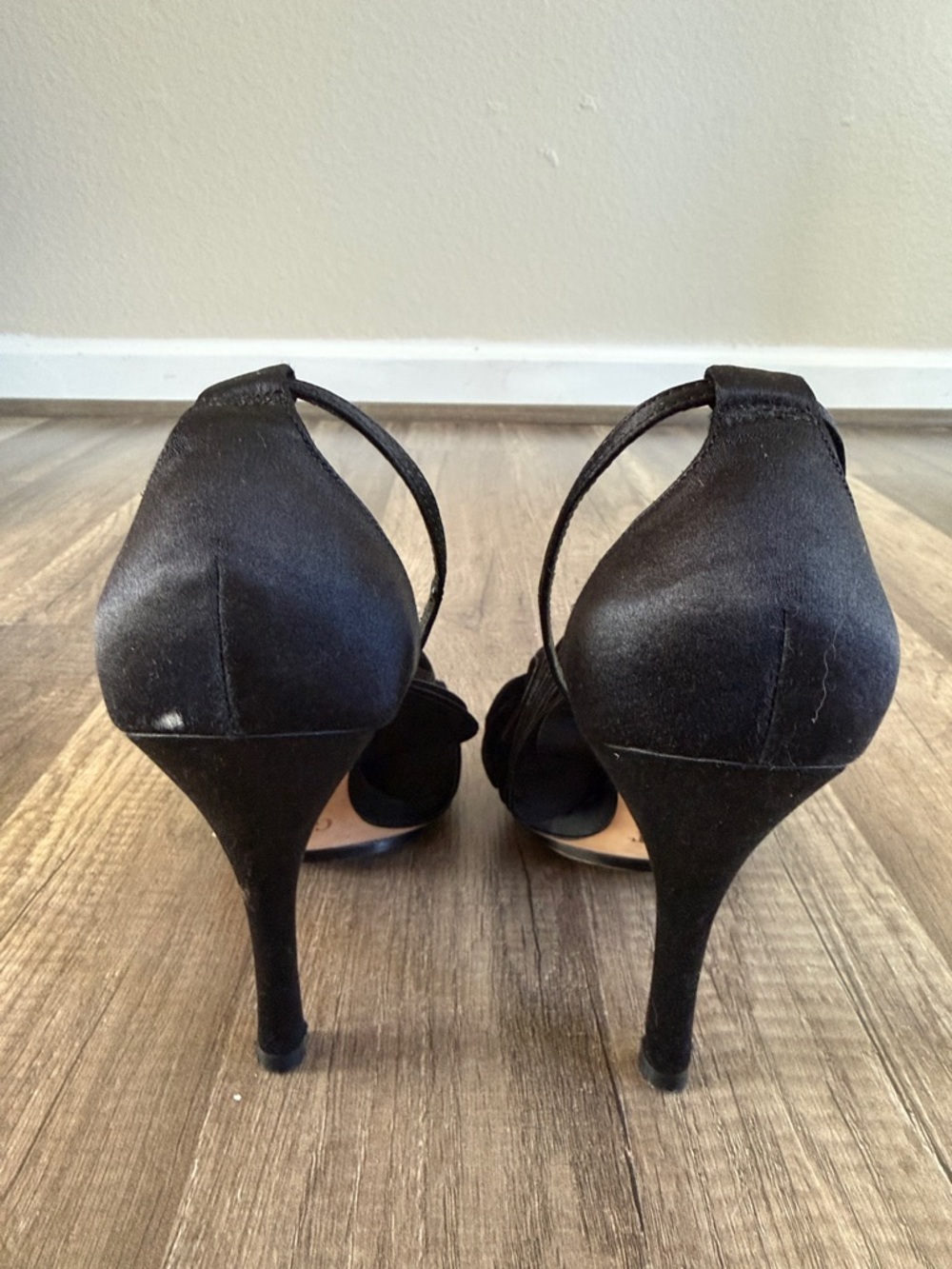 Glint Shoes Black Satin Flower Heels Size 8 Stilettos Cocktail Shoes - Picture 4 of 7